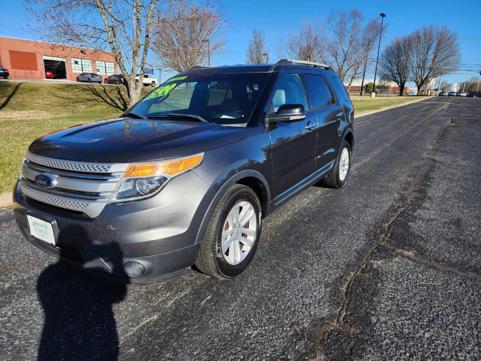 2015 Gray /Gray Ford Explorer XLT (1FM5K7D9XFG) with an 2.0 4CYL. engine, Automatic transmission, located at 1221 Madison St., Shelbyville, TN, 37160, (931) 680-9439, 0.000000, 0.000000 - Photo #0